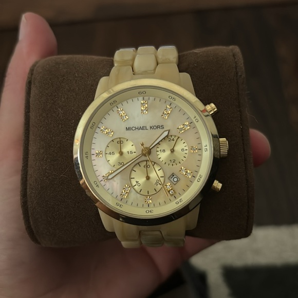 Michael Kors Watch - Picture 6 of 8